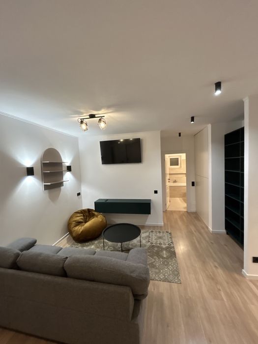 PF inchiriez apartament 3 camere cu parcare subterana, zona Teilor