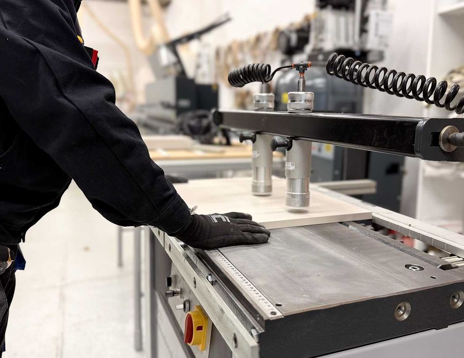 Mobilier la comandă din PAL, MDF și lemn masiv