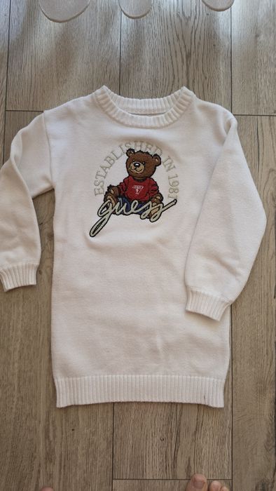 Дрехи на Guess за момиче на 4 години