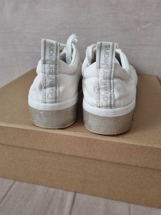 DeeZee Calvin Klein  QUAZI