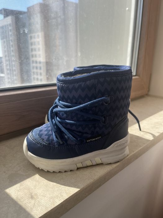 Продам детские сапоги Адидас