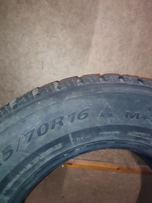 Шины зимние размер 225/70 R16. Б/у.