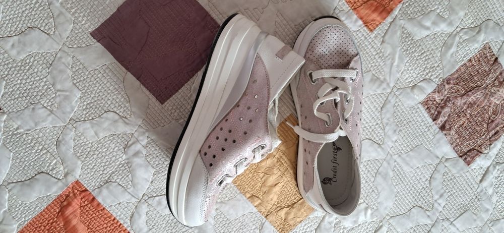 Обувь разная на девочку 35-36 размер