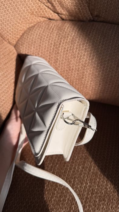 Белая женская сумка