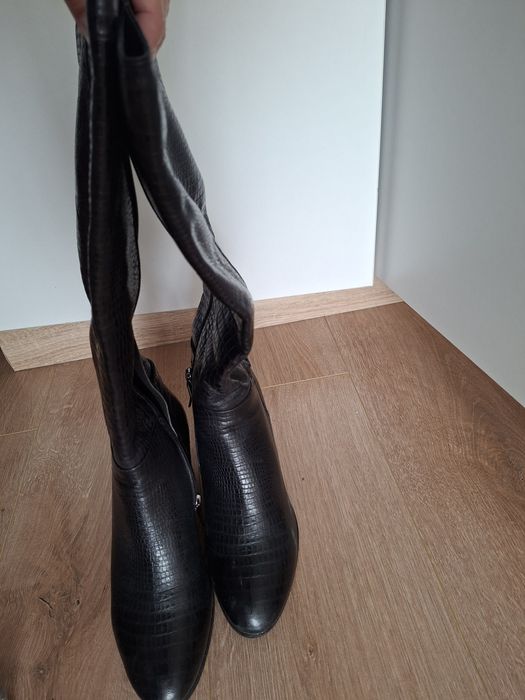 Продам женские сапоги