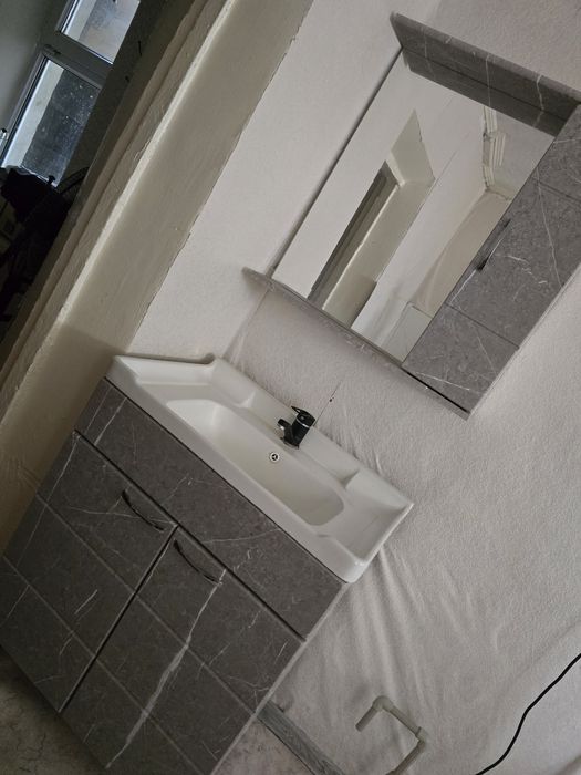 Раковина с  зеркалом