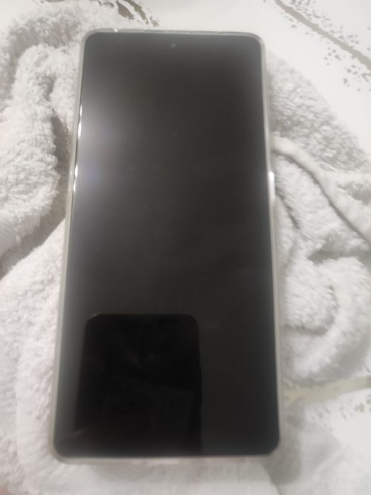 Продам  новый телефон