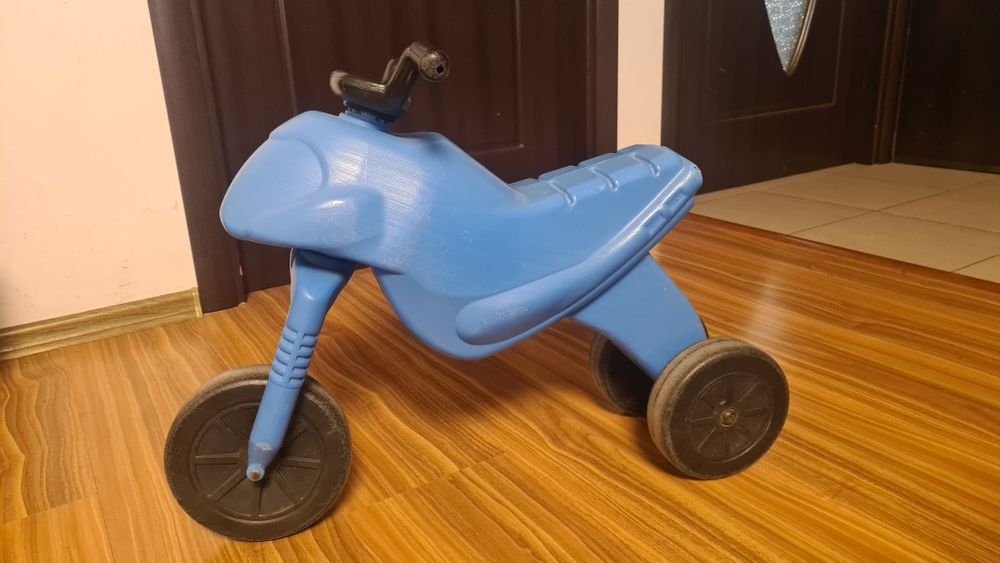 Triciclete de plastic pentru copii