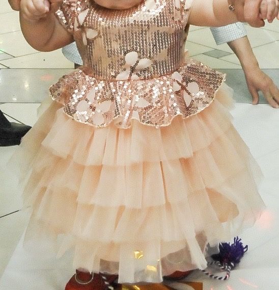 Прдам детские нарядные платья