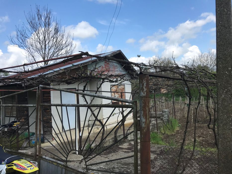 Продавам вила м-ст Малкият Хълм