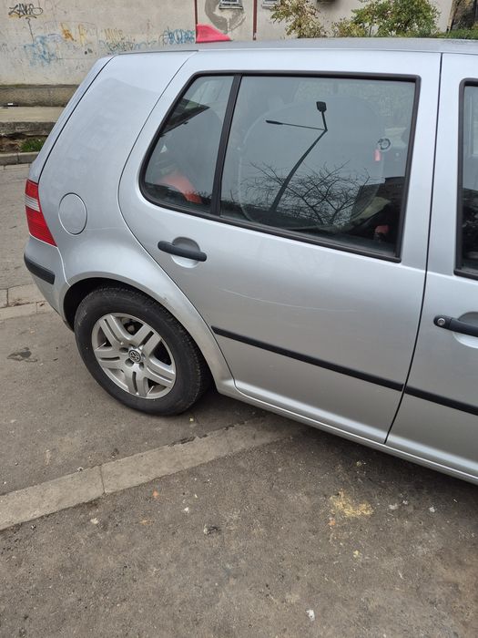 Vând Golf 4 1.6 16V