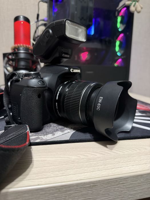 Продам фотоапарат Canon EOS 600D