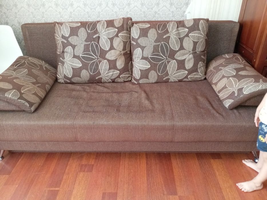 Продам коричневый диван