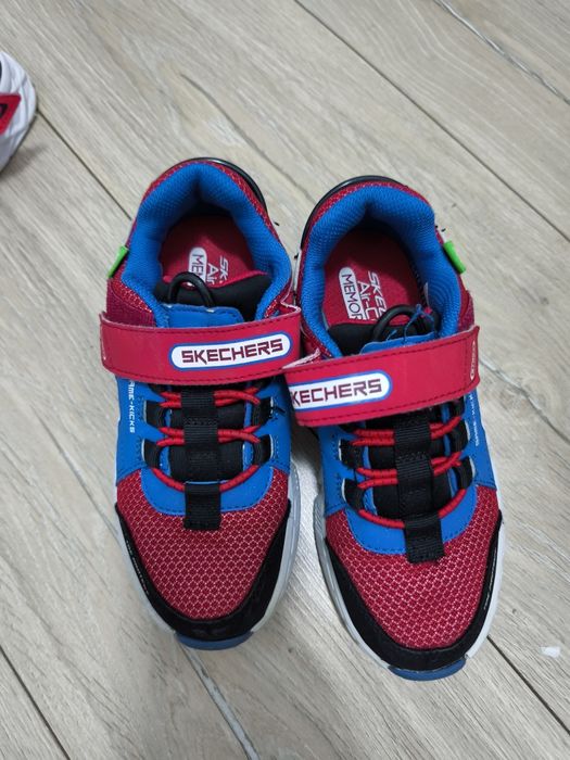 Adidași Skechers mărimea 31 ( 19.5 cm)