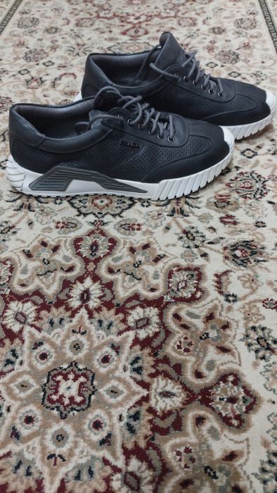 Продам кроссовки турецкие