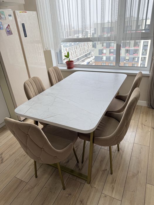 Продам Стол со стульями  (6 стулья)