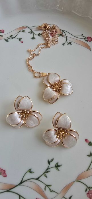 Разкошен комплект колие с обеци, емайл.