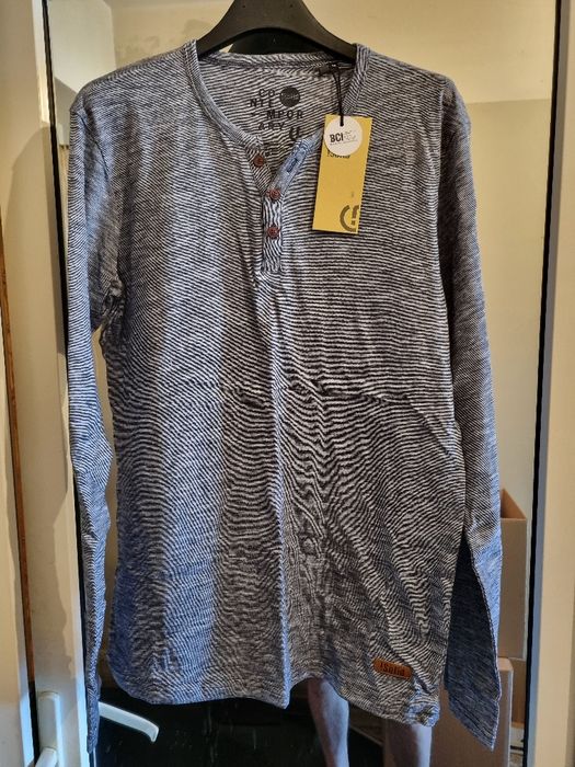 Bluza barbati " Solid". Marimea M. Noua