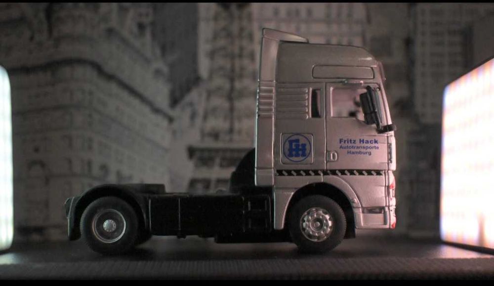 Колекционерски камион MAN на Maisto - 11.4 см на 4.5 см.