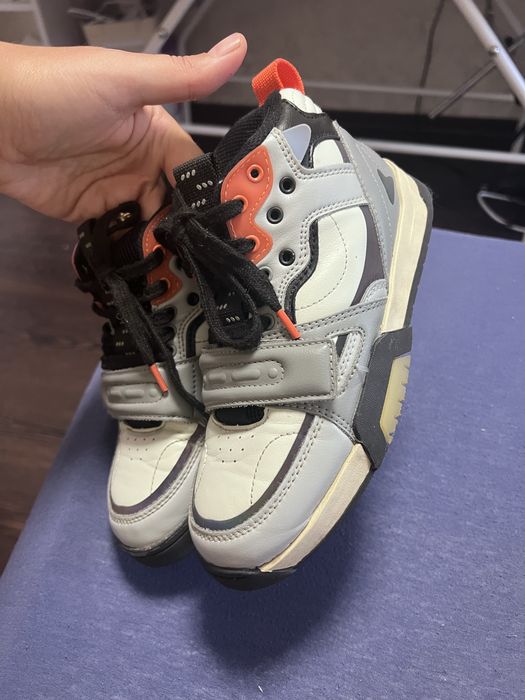 Adidasi Zara Memory Effect Issole 34