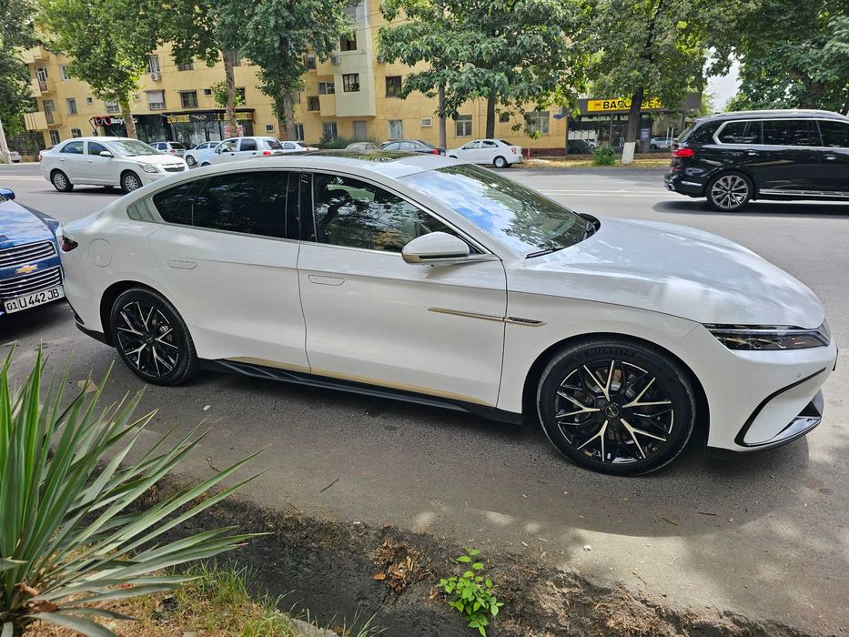 BYD Han 605 км 3,9s, awd dual motor full. Официальный