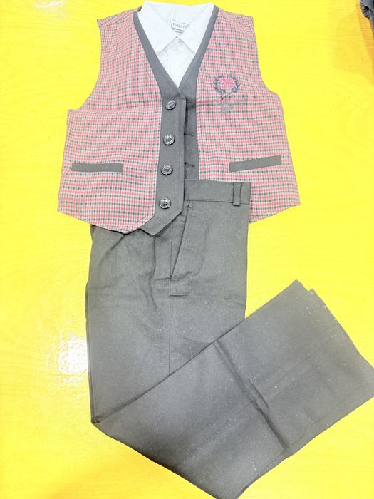 Брюки рубашка жилет на 4-5 лет