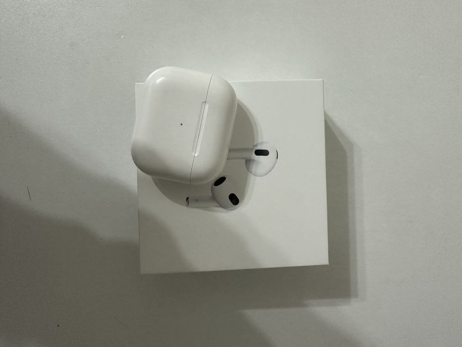 Продам airpods 3 оригинал