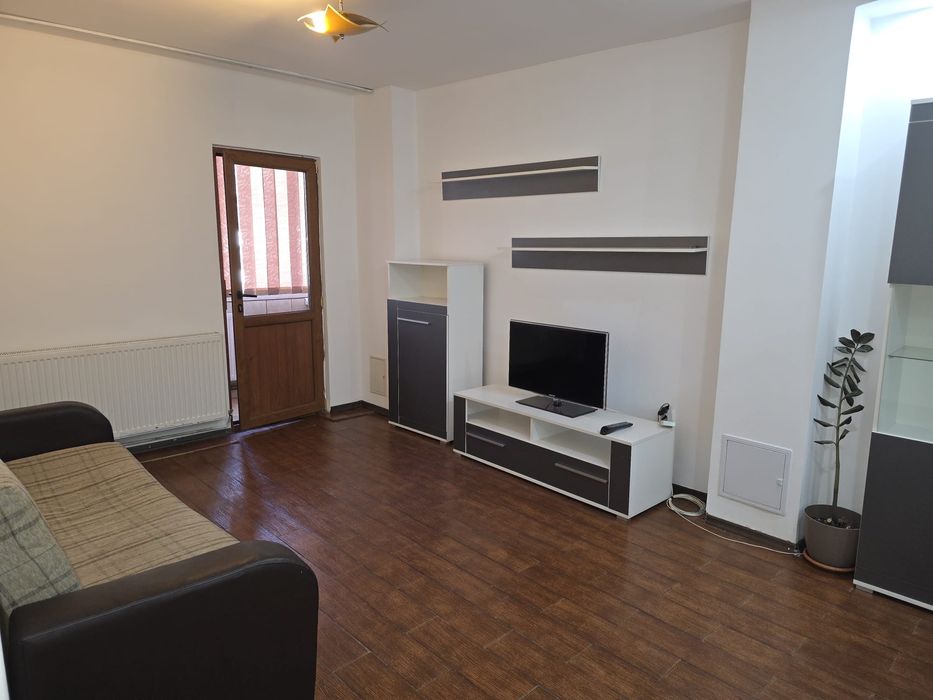 Garsoniera spatioasa  transformata in doua camere in Gavana - piata