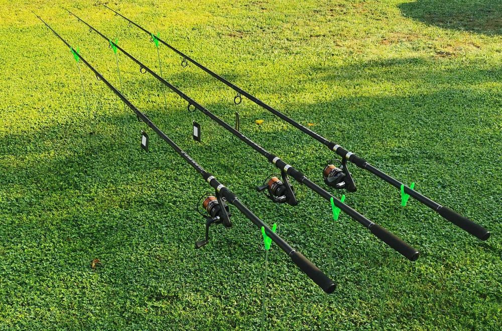 Комплект три шарански въдици с 6 лагера и влакна . НОВИ !