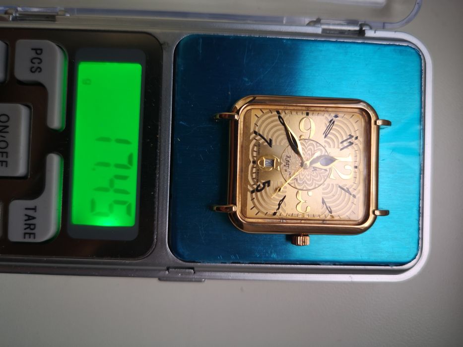 Часы мужские. Золотые.