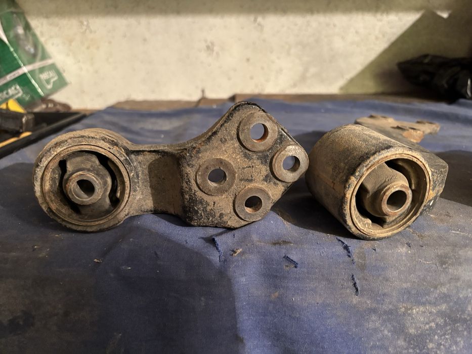 Лапи за преден мост на Сузуки Гранд Витара до 2004г.