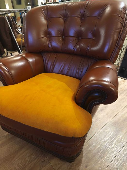 Комплект кожен диван + 2 фотьойла – класически стил, здраво качество