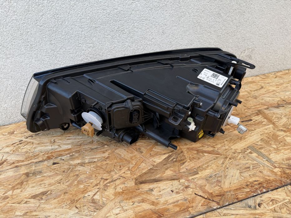 Far dreapta VW Touareg 7P Facelift Xenon adaptiv + LED Original Europa