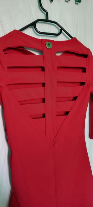 Къса червена рокля