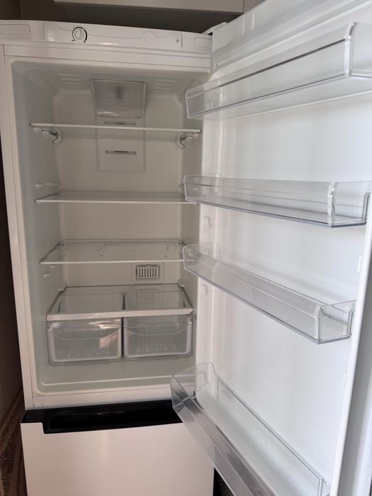 Холодильник Indesit