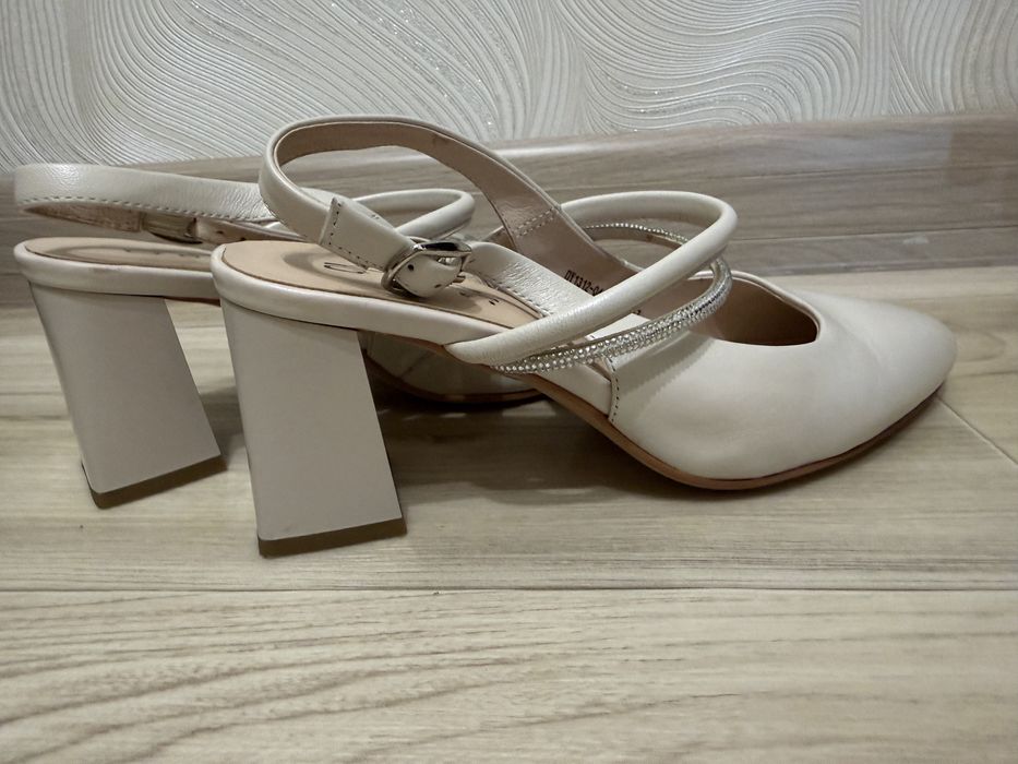 Туфли бежевые 37