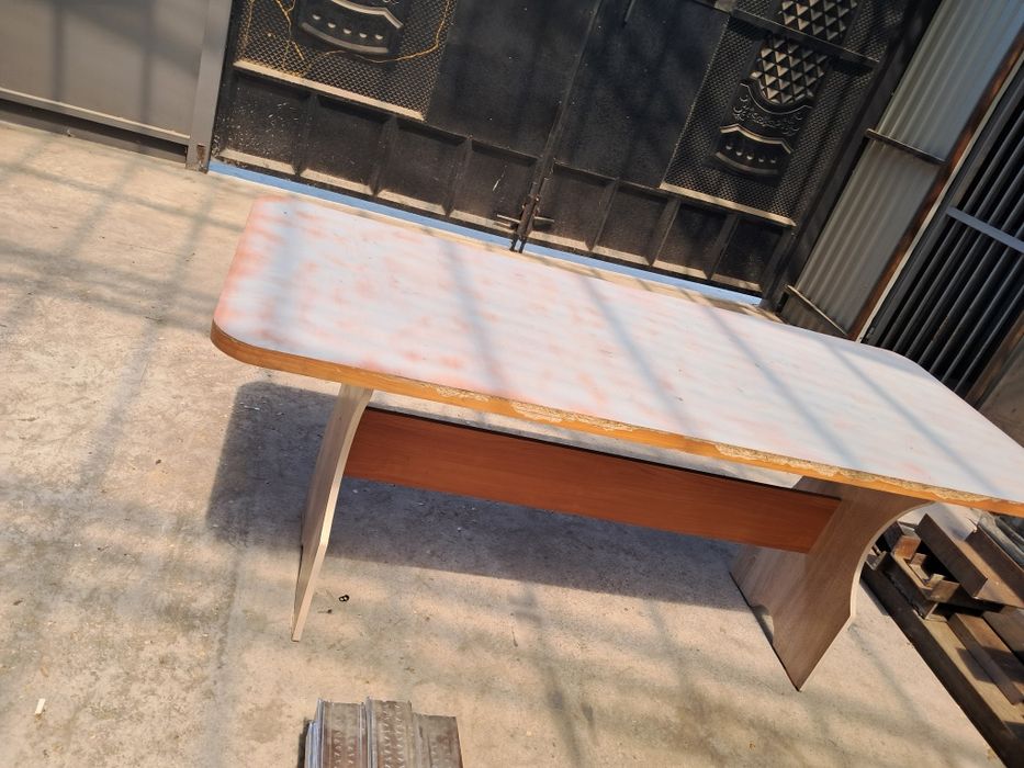 Стол кухонный. Находимся жд вокзал