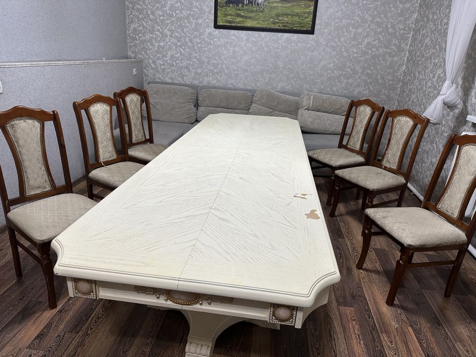 Продается стол и стулья