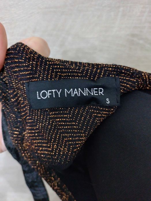 Продаю платье  с эффектной спинкой