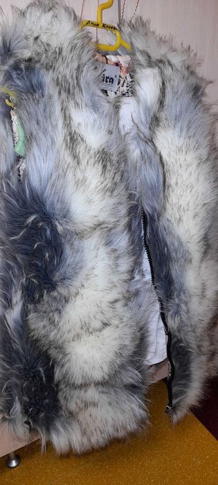 Нови  ботуши черни и прекрасен елек