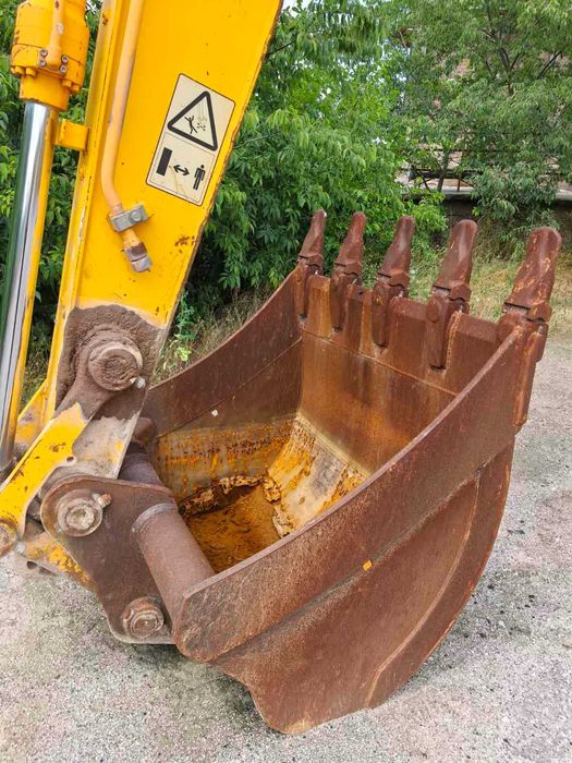 Продавам багер JCB JS210 LC - 21 тонен с еднокубикова кофа, много добре поддържан на 5300 моточаса