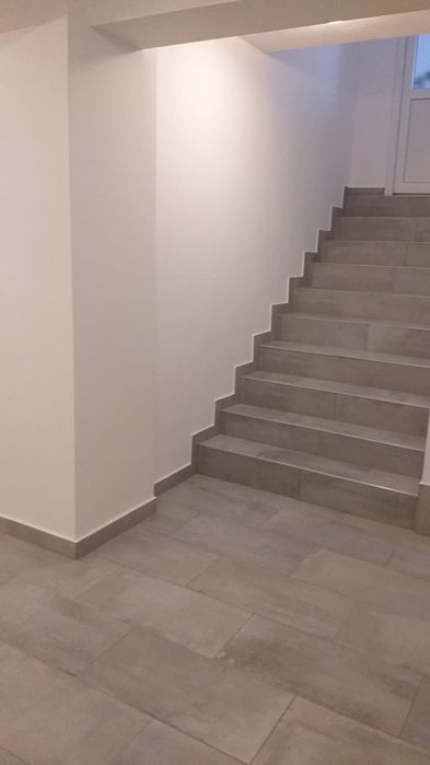Închiriez  clădire/spatiu comercial 4 etaje  Hotel. Pensiune.Clinică . Birouri central   zona  centru ,,Lîngă spitalul  public"