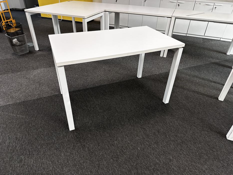 Офис бюро 120×70 см – метална основа, налични на склад