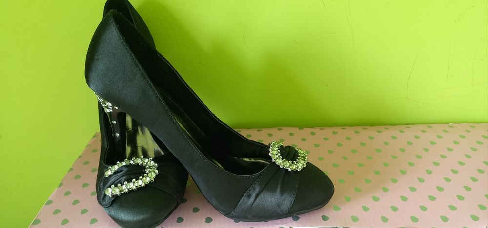 Нови официални обувки с висок ток