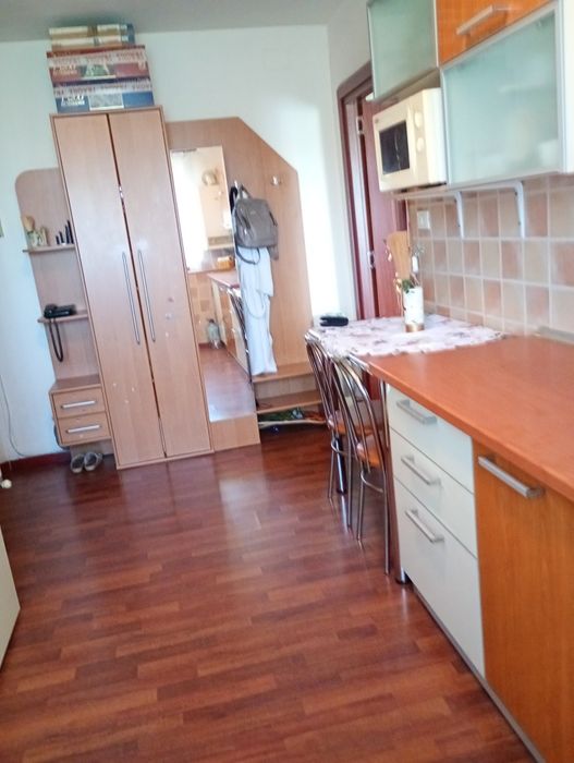 Închiriez apartament