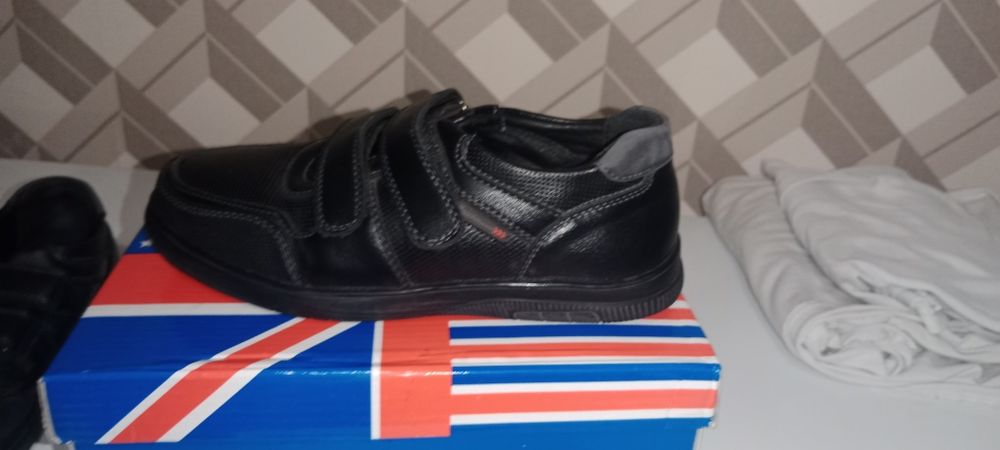 Продам туфли б/у в хорошем состоянии на липучках