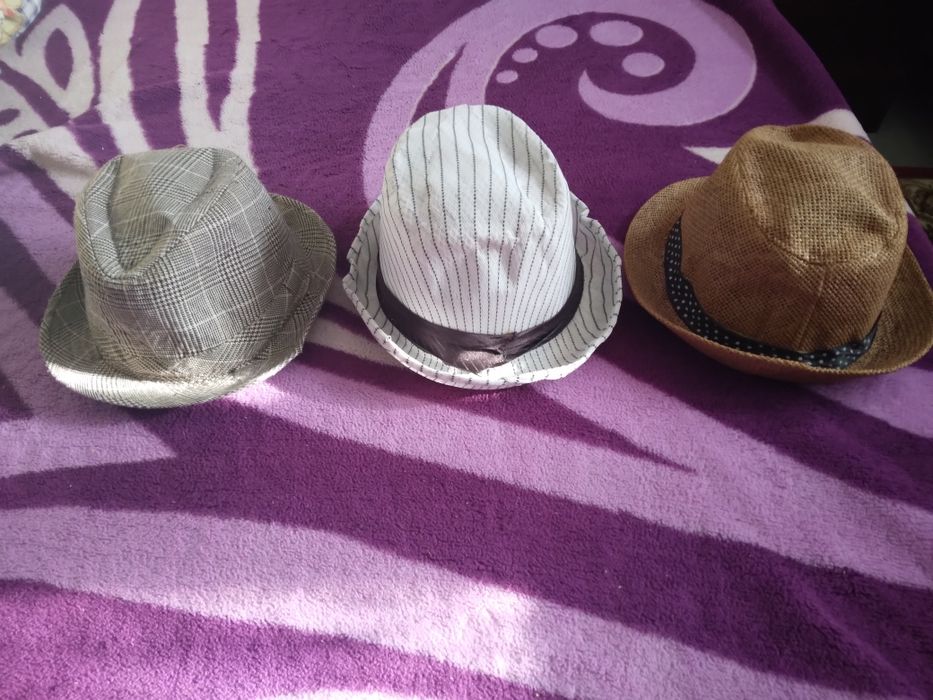3 pălării ieftin la 60 de lei toate