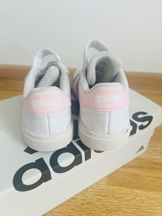 Adidasi fete marime 29, Adidas