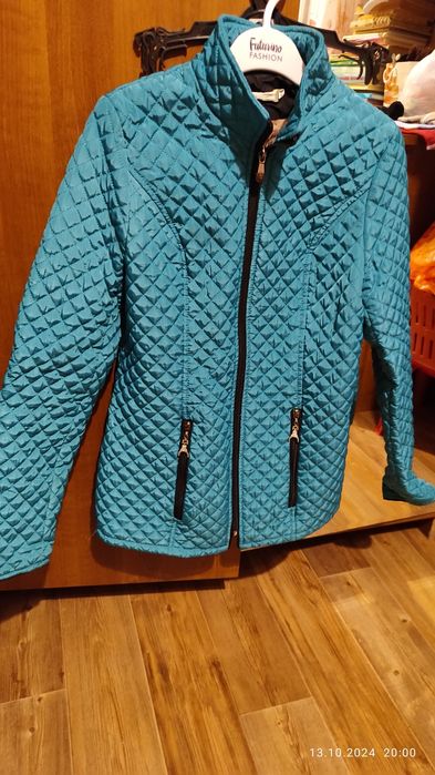 Три курточки демисезонные для девочки. Рост 134..