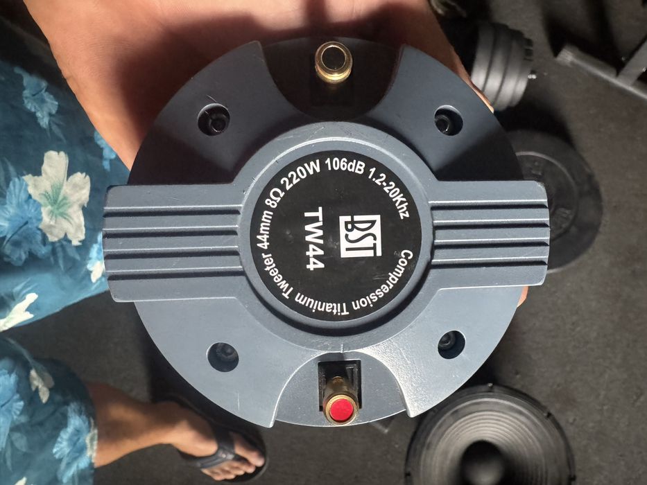 Vand doua topuri doua boxe cu doi basi 1200w cu 300 w